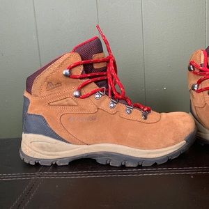 Columbia hiking boots